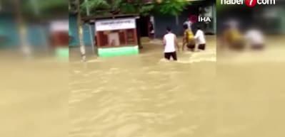 Hindistan ve Bangladeş'teki sellerde can kaybı y&uuml;kselmeye devam ediyor
