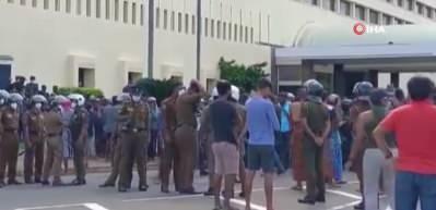 Sri Lanka'da Cumhurbaşkanlığı &ouml;n&uuml;nde protesto