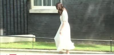 Boris Johnson'ın Yeni Zelanda Başbakanı Ardern ile 'sert tokalaşması' g&uuml;ndem oldu