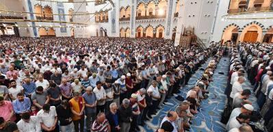 Bayram namazını kimler kılabilir ve nasıl kılınır? İlahiyat&ccedil;ı Yazar Adnan Şensoy a&ccedil;ıklıyor