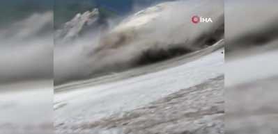 İtalya'da dehşet olay! Buz k&uuml;tlesi koptu: 6 &ouml;l&uuml; 8 yaralı