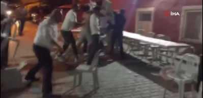 Baba-oğul s&uuml;nnet d&uuml;ğ&uuml;n&uuml;nde silahla dehşet sa&ccedil;tı! O anlar kamerada