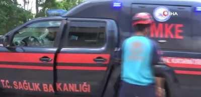 G&ouml;n&uuml;ll&uuml; sağlık&ccedil;ıların komandoları aratmayan UMKE eğitimi g&ouml;z doldurdu