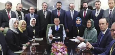 Başkan Erdoğan u&ccedil;akta gazeticilerle sohbet etti! ABD'ye F-16 sitemi dikkat &ccedil;ekti