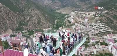 Hava Kuvvetleri Komutanlığı askeri personelinin nikahı 240 metre y&uuml;kseklikte kıyıldı