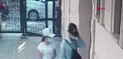 Sırayla misafir gibi geldiler, evleri soydular! O anlar kamerada