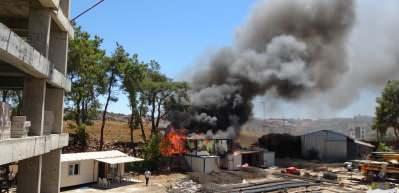 Antalya&rsquo;da şantiye yatakhanesindeki korkutan yangın