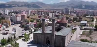 Erzurum'da 10 bin kişi teleskoplarla g&ouml;ky&uuml;z&uuml;n&uuml; izledi         