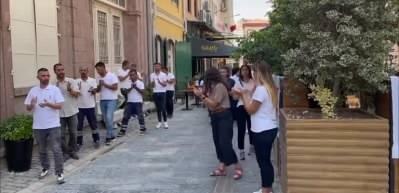 İzmir BB &ccedil;alışanlarından protesto: Tek mesajla işinden edildiler