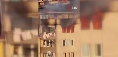 İstanbul’da daire alev alev yandı: Panik anları kameraya yansıdı