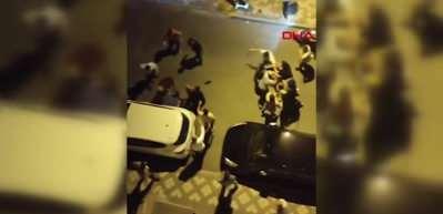 Sokak ortasında öldüresiye dayak! Kız kardeşine çiçek gönderen kişiyi sopalarla dövdü