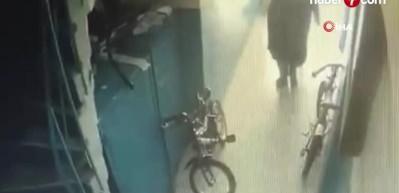 Vicdansız hırsızlar kamerada: Okula başlayacak çocuğun kumbarasını çaldılar