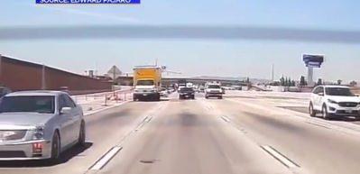 Feci kaza kamerada! Otoyola acil iniş yapan u&ccedil;ak kamyona &ccedil;arptı