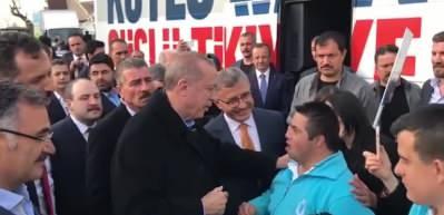İ&ccedil;inizi ısıtacak kucaklaşma! G&ouml;ren herkese mutluluk veren o anlar...