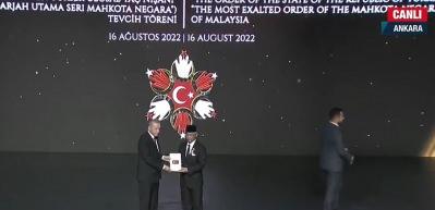 Başkan Erdoğan, Malezya Kralı Sultan Abdullah'a "Devlet nişanı" takdim etti