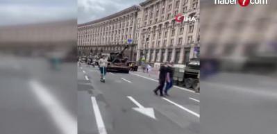 Kiev&rsquo;de, Rus ordusunun ele ge&ccedil;irilen tankları sergileniyor