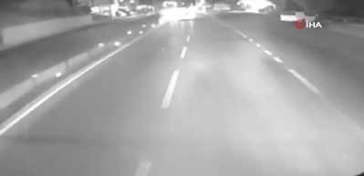 Kahramanmaraş'ta dehşet kaza anı! Hakimiyetini kaybeden otomobil önce aydınlatma direğine ardından otobüse çarptı