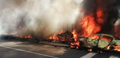 Malatya feci kaza! Tır ile otomobilin &ccedil;arpışmasında ara&ccedil;lar k&uuml;le d&ouml;nd&uuml;