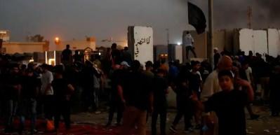 Irak'ta olaylar b&uuml;y&uuml;yor: ABD b&uuml;y&uuml;kel&ccedil;iliğinin yanına bomba atıldı, silahlı grup sokağa indi