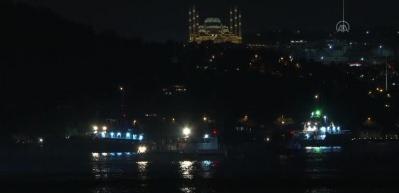 İstanbul Boğazı'nda gemi trafiği askıya alındı