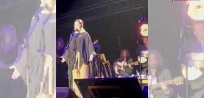 İzel-&Ccedil;elik-Ercan konserinde b&uuml;y&uuml;k talihsizlik! &Uuml;nl&uuml; şarkıcı sahnede bayıldı