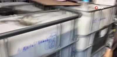 Jandarma&rsquo;dan ka&ccedil;ak motor yağı operasyonu: 31 bin 200 litre yağ ve binlerce malzeme ele ge&ccedil;irildi