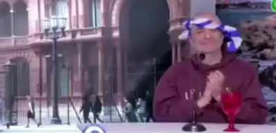 Arjantinli spiker Santiago Cuneo Krali&ccedil;e II. Elizabeth'in &ouml;l&uuml;m&uuml;n&uuml; kutladı! İngilizler delirdi