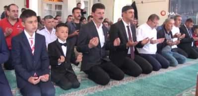 Yozgat Valisi Ziya Polat makam aracını şehit çocuklarının sünnet arabası yaptı