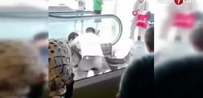 Bursa'da 'yan bakma' kavgasında g&ouml;ğs&uuml;nden bı&ccedil;aklandı!