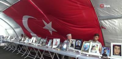 Evlat n&ouml;beti tutan ailelerin direnişi bin 105. g&uuml;n&uuml;nde de s&uuml;r&uuml;yor