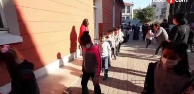 İlk ders zili &ccedil;aldı! 19 milyon &ouml;ğrenci ders başı yaptı...