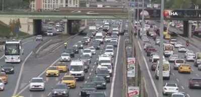 Okulların a&ccedil;ıldığı ilk g&uuml;n İstanbul'da trafik yoğunluğu arttı! İşte en yoğun yerler...