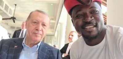 Burkina Faso&rsquo;lu bisiklet&ccedil;i Michael, Başkan Erdoğan ile &ouml;z &ccedil;ekim yaptı ve "D&uuml;nyadaki en iyi Cumhurbaşkanı" dedi