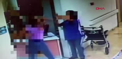 Anne ve kızı sağlık &ccedil;alışanlarına dehşeti yaşattılar...