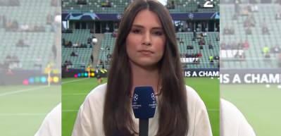 Topu bilerek kadın muhabire atan futbolcu g&uuml;ndem oldu!