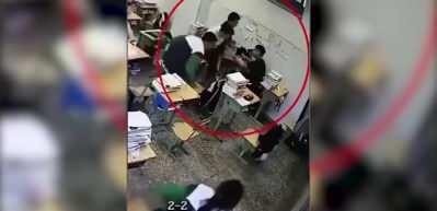 6,8&rsquo;lik depremde herkes canını kurtarmaya &ccedil;alışırken o ayağı sakat arkadaşını sırtında taşıdı!