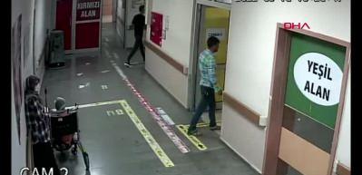 Hastanede dehşet kamerada...Otomobille yaraladığı &ccedil;ocukla babasını acil serviste de vurmaya &ccedil;alıştı! 