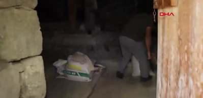 300 yıllık su değirmeninde buğday &ouml;ğ&uuml;t&uuml;yorlar!