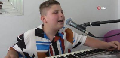 Babasının orgu ile &ccedil;ektiği video onu fenomen yaptı