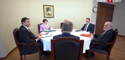 Kılı&ccedil;daroğlu'nun ev sahipliğinde 6&rsquo;lı masa ikinci turun ilk g&ouml;r&uuml;şmesine başladı!
