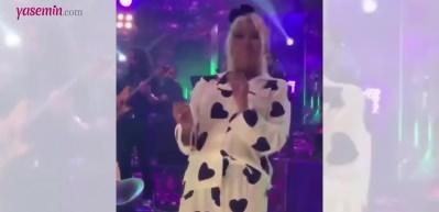 Ajda Pekkan'ın garip dansı şaşırttı!