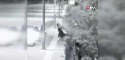 Cadde ortasında kadına şiddet! Tartakladı, kafa attı..