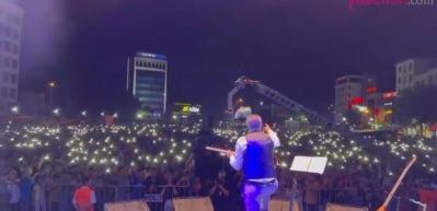 Diyarbakır'da Yavuz Bing&ouml;l konseri nefes kesti! 