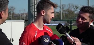 Fenerbah&ccedil;e'den İsmail Y&uuml;ksek kararı! Aldığı maaş duyan herkesi şaşırttı, zam yapılacak...