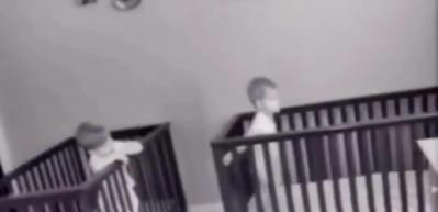 T&uuml;m m&uuml;cadeleyi kardeşine tokat atabilmek i&ccedil;in verdi!