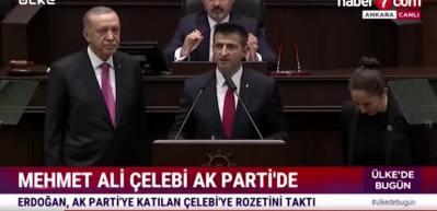 AK Parti'ye katılan Mehmet Ali &Ccedil;elebi'ye rozetini Cumhurbaşkanı Erdoğan taktı!
