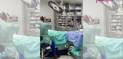 Ameliyatta Kur'an dinleyen cerrah g&ouml;renleri duygulandırdı!