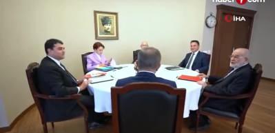 Canlı yayında vatandaştan oy isteyip adaylığını resmen a&ccedil;ıkladı!