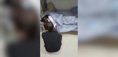 &Ccedil;in'de insanlık dışı uygulama! 14 yaşındaki kızı Covid-19 karantinasında &ouml;l&uuml;me terk ettiler...
