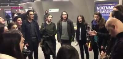 Boğazi&ccedil;i Caz Korosu'ndan g&ouml;rme engelli vatandaşa b&uuml;y&uuml;k jest!